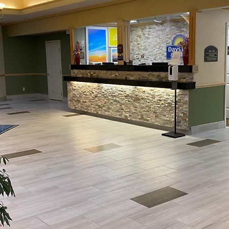 Days Inn By Wyndham Pentwater Exterior photo