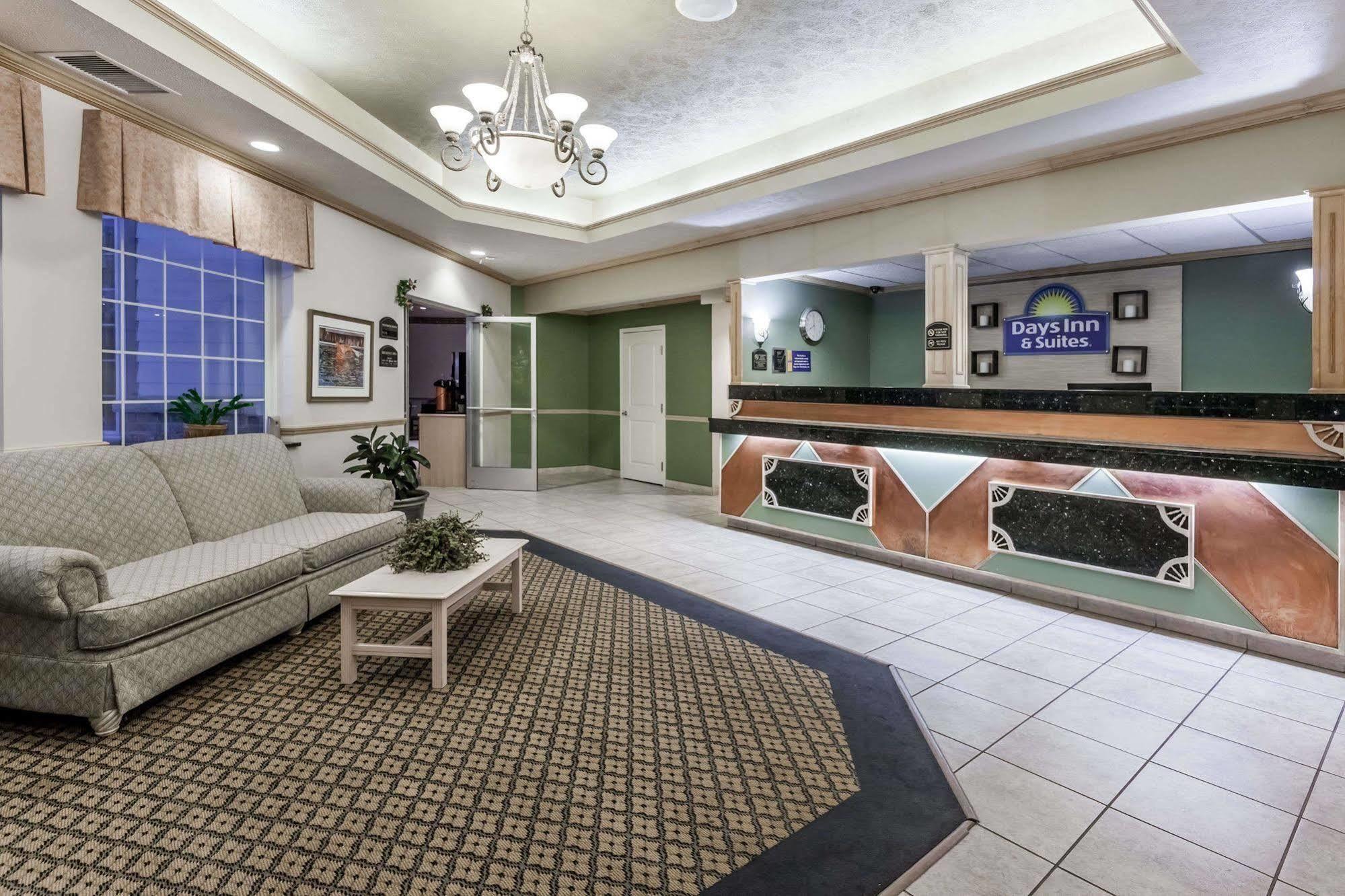 Days Inn By Wyndham Pentwater Exterior photo